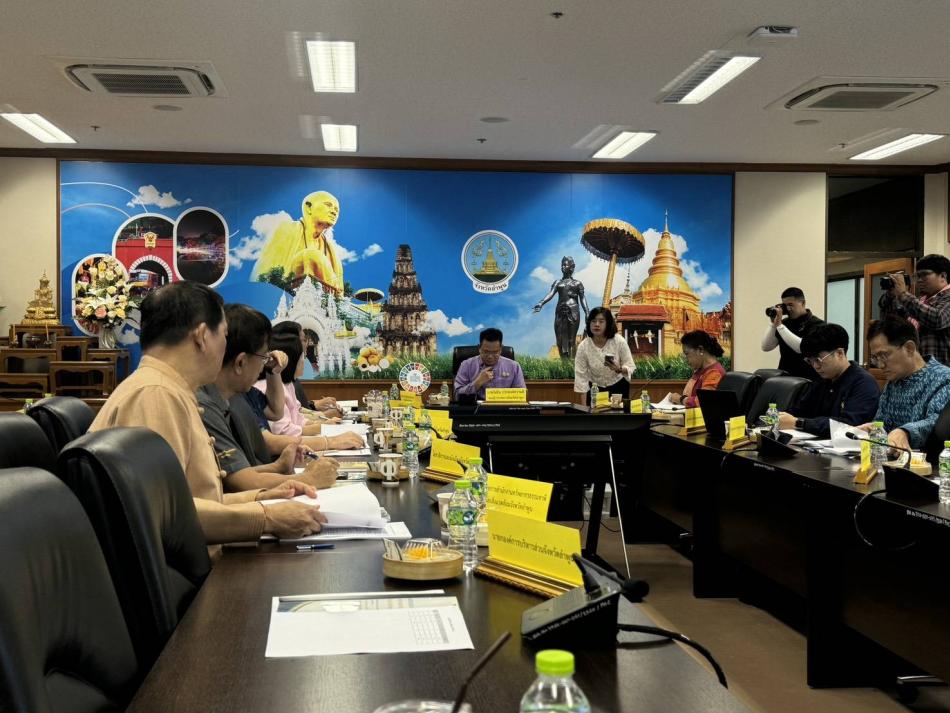 เมื่อวันที่ 18 มีนาคม 2568 เวลา 09.30 น. องค์การบริหารส่วนตำบลแม่ลาน นำโดย นายโสภณ มีมัง นายกองค์การบริหารส่วนตำบลแม่ลาน และ               เข้าร่วมการประชุมคณะอนุกรรมการทรัพยากรน้ำจังหวัดลำพูน ครั้งที่ 1/2568 เพื่อให้การบริหารจัดการน้ำในพื้นที่จังหวัดลำพูนทั้งในภาวะปกติ และภาวะวิกฤติเป็นไปอย่างมีประสิทธิภาพและทันต่อห้วงฤดูกาล               โดยมี นายโยธิน ประสงค์ความดี รองผู้ว่าราชการจังหวัดลำพูน เป็นประธานเปิดการประชุมดังกล่าว                ณ ห้องประชุม POC ชั้น 3 ศาลากลางจังหวัดลำพูน ________________________________________ -ขอขอบคุณภาพข่าวจาก : นายกองค์การบริหารส่วนตำบลแม่ลาน -เเหล่งข่าว : องค์การบริหารส่วนตำบลแม่ลาน -ประชาสัมพันธ์ข่าว  : งานประชาสัมพันธ์ สำนักปลัดองค์การบริหารส่วนตำบลแม่ลาน -เว็บไซต์ : https://www.maelan.go.th -Facebook : https://www.facebook.com/saomaelan.maelan.7?mibextid=ZbWKwL -Youtube : https://youtube.com/@user-eq2cc4bc2f?si=EvKRe7B5IyUmlv8Z #องค์การบริหารส่วนตำบลแม่ลาน ???? 12/1 หมู่ 7 ตำบลแม่ลาน อำเภอลี้ จังหวัดลำพูน ????โทรศัพท์ สำนักงาน : 096-6858480   ??