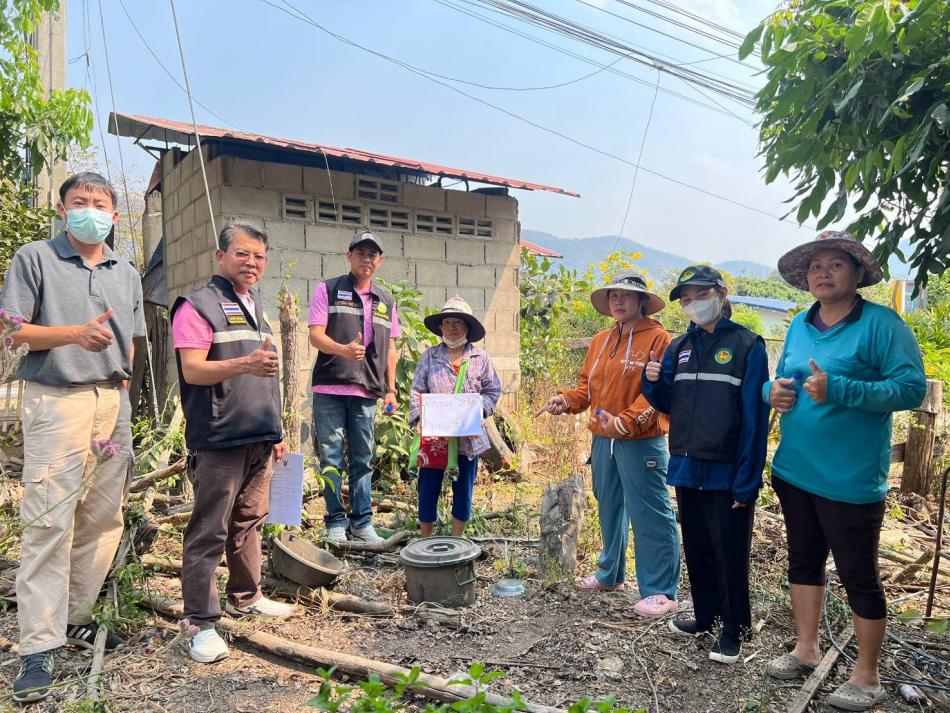 วันที่ 11 พฤศจิกายน 2568   องค์การบริหารส่วนตำบลแม่ลาน โดย นายโสภณ  มีมัง นายกองค์การบริหารส่วนตำบลแม่ลาน มอบหมายให้ นางสาวนริศรา ใจสุยะ เจ้าพนักงานสาธารณสุขฯ  และเจ้าหน้าที่องค์การบริหารส่วนตำบลแม่ลาน ร่วมกับอาสาสมัครสาธารณสุขหมู่บ้าน         ลงพื้นที่ตามแผนปฏิบัติการทวนสอบโครงการถังขยะเปียก ลดโลกร้อน ประจำปีงบประมาณ 2569 ณ บ้านแม่ลาน หมู่ที่ 3 และบ้านเด่นเหม้า หมู่ที่ 5 ตำบลแม่ลาน อำเภอลี้ จังหวัดลำพูน จำนวน 40 ครัวเรือน           ________________________________________  ขอขอบคุณภาพข่าวจาก : สาธารณสุของค์การบริหารส่วนตำบลแม่ลาน  -เเหลงข่าว : สาธารณสุของค์การบริหารส่วนตำบลแม่ลาน -ประชาสัมพันธ์ข่าว : งานประชาสัมพันธ์ สำนักปลัดองค์การบริหารส่วนตำบลแม่ลาน -เว็บไซต์ : https://www.maelan.go.th -Facebook : https://www.facebook.com/saomaelan.maelan.7?mibextid=ZbWKwL -Youtube : https://youtube.com/@user-eq2cc4bc2f?si=EvKRe7B5IyUmlv8Z #องค์การบริหารส่วนตำบลแม่ลาน ???? 12/1 หมู่ 7 ตำบลแม่ลาน อำเภอลี้ จังหวัดลำพูน ????โทรศัพท์ สำนักงาน : 096-6858480 ????อุบัติเหตุ โทร 1669 ฟรี /สายตรงรถฉุกเฉินอ