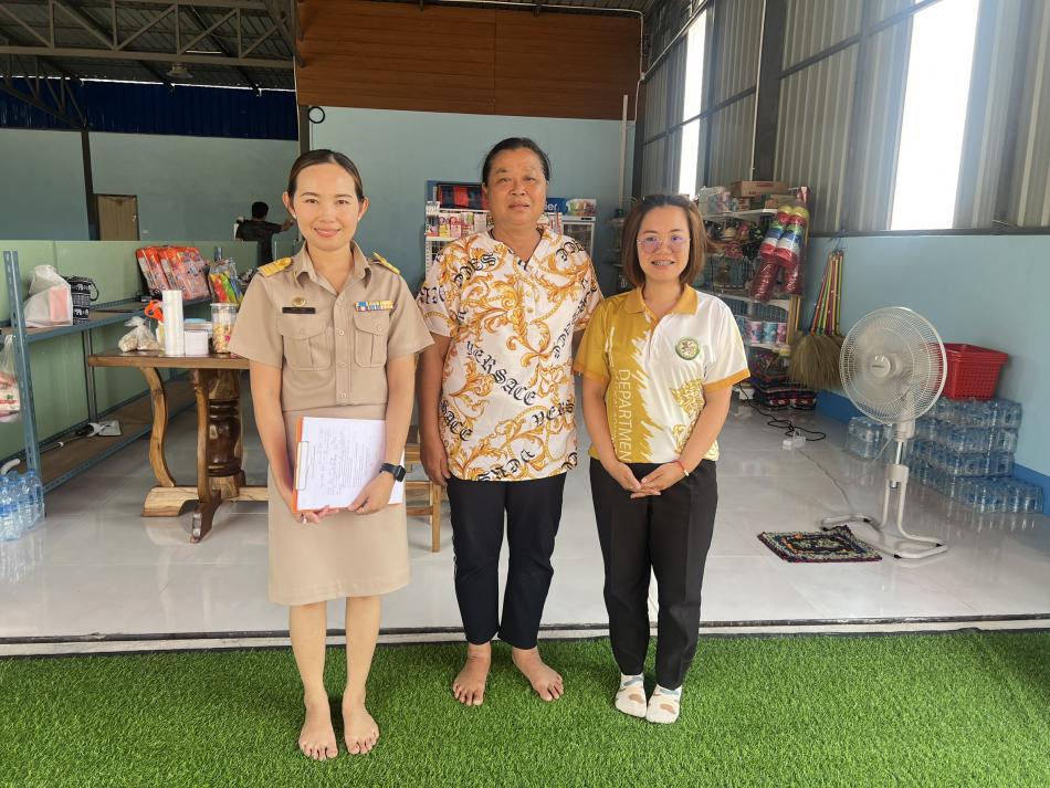 เมื่อวันที่ 17 มีนาคม 2568 องค์การบริหารส่วนตำบลแม่ลาน โดย นายโสภณ มีมัง นายกองค์การบริหารส่วนตำบลแม่ลาน มอบหมายให้ นางสาวนริศรา ใจสุยะ เจ้าพนักงานสาธารณสุขฯ และเจ้าหน้าที่องค์การบริหารส่วนตำบลแม่ลาน                   ลงพื้นที่ตรวจสุขลักษณะของสถานที่ประกอบกิจการร้านค้า บ้านผาต้าย หมู่ที่ 1  ตำบลแม่ลาน อำเภอลี้ จังหวัดลำพูน                           ________________________________________ -ขอขอบคุณภาพข่าวจาก : งานสาธารณสุขฯ องค์การบริหารส่วนตำบลแม่ลาน -เเหล่งข่าว : งานสาธารณสุขฯ องค์การบริหารส่วนตำบลแม่ลาน -ประชาสัมพันธ์ข่าว  : งานประชาสัมพันธ์ สำนักปลัดองค์การบริหารส่วนตำบลแม่ลาน -เว็บไซต์ : https://www.maelan.go.th -Facebook : https://www.facebook.com/saomaelan.maelan.7?mibextid=ZbWKwL -Youtube : https://youtube.com/@user-eq2cc4bc2f?si=EvKRe7B5IyUmlv8Z #องค์การบริหารส่วนตำบลแม่ลาน ???? 12/1 หมู่ 7 ตำบลแม่ลาน อำเภอลี้ จังหวัดลำพูน ????โทรศัพท์ สำนักงาน : 096-6858480   ????อุบัติเหตุ โทร 1669  ฟรี /สายตรงรถฉุกเฉินองค์การบริหารส่วนตำบลแม่ลาน : 081-4736884